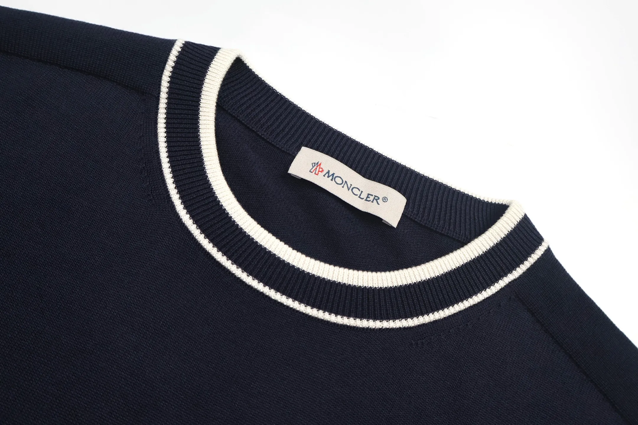 Moncler （Navy Blue ） 5550 ， Navy Blue ， 。 16 。 logo ， 。 Size:M/L/XL/XXL